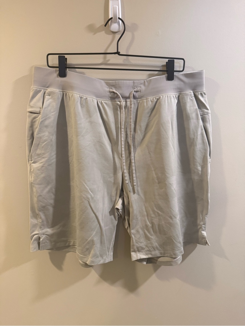 lululemon athletica Men's Drawstring Athletic Shorts - Light Cream